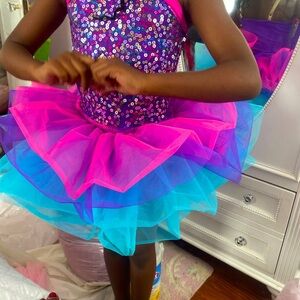 Very adorable dance dress size 6/7